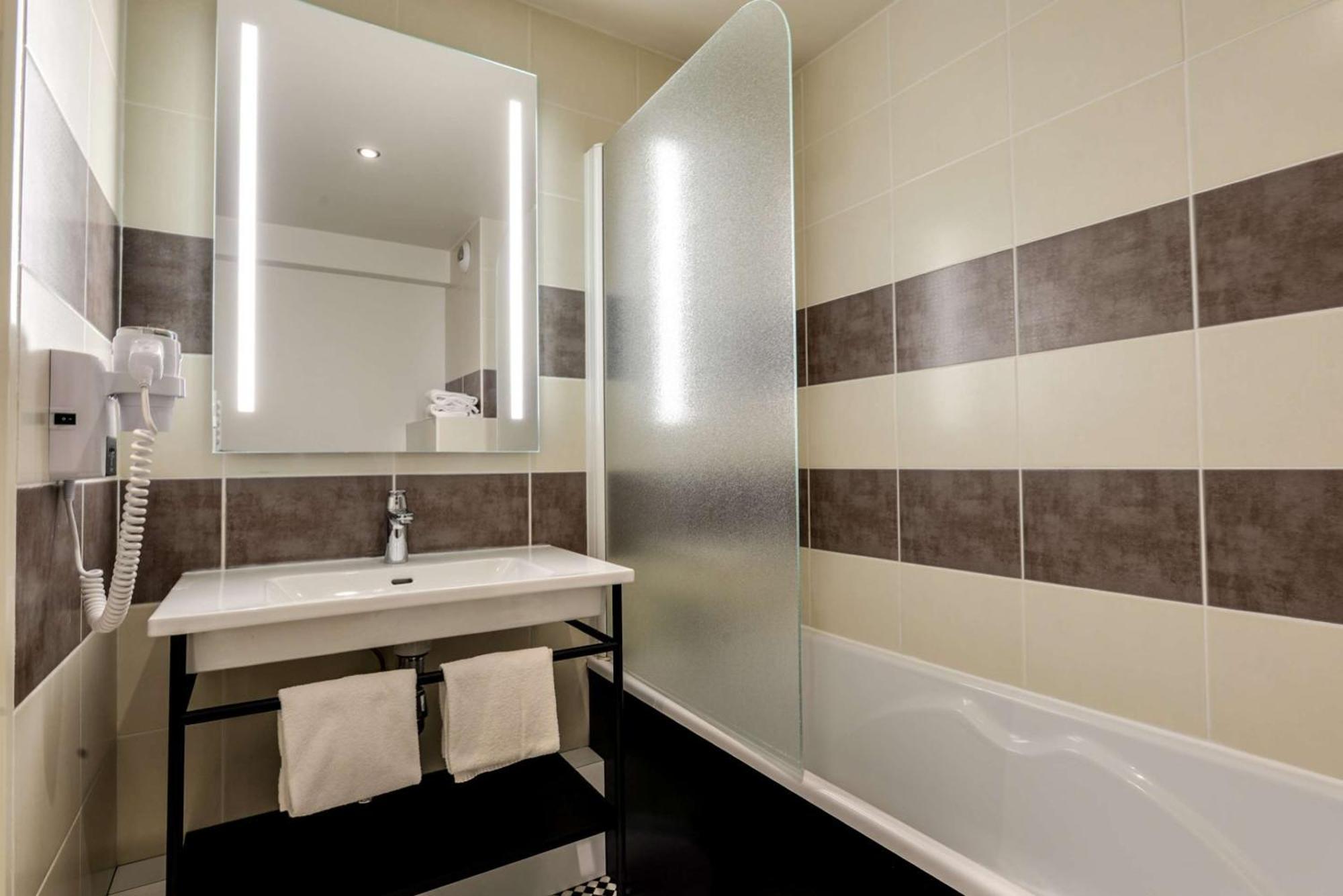 Brit Hotel Du Stade Rennes Ouest Esterno foto