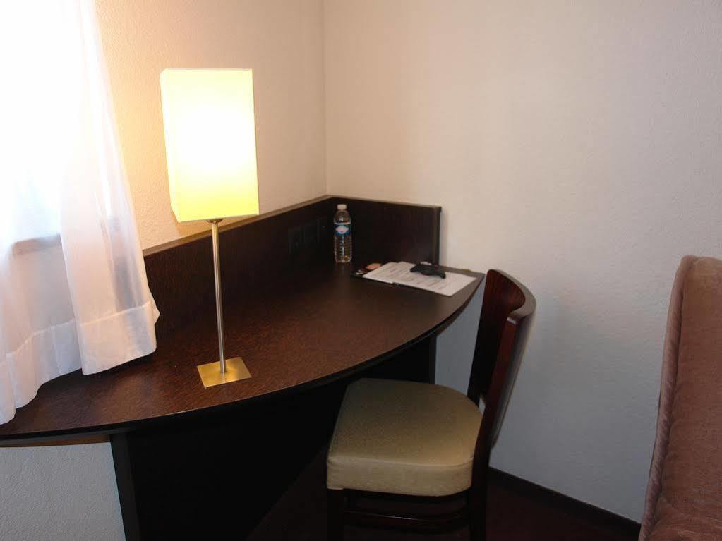 Brit Hotel Du Stade Rennes Ouest Esterno foto