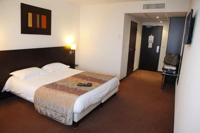 Brit Hotel Du Stade Rennes Ouest Esterno foto